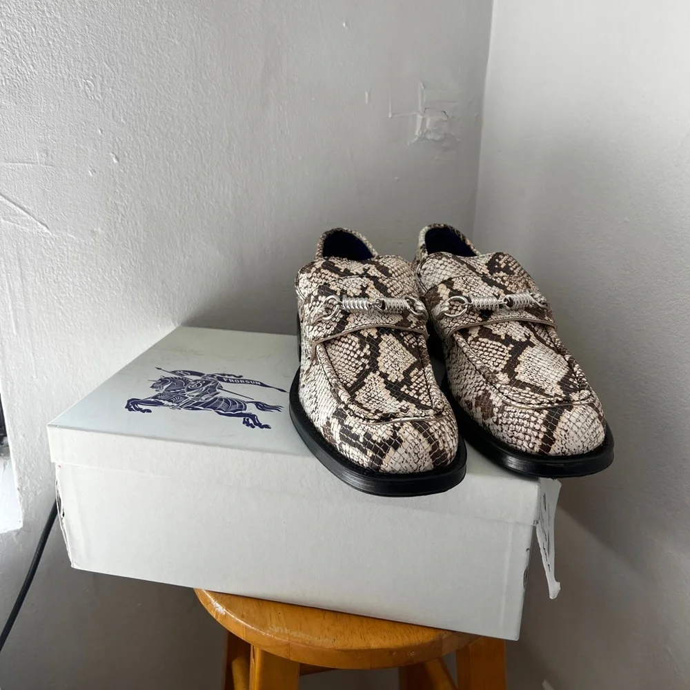 BNIB Burberry Men’s Loafers White Barbed Snakeskin Size 45 US 12 Floor Model - Picture 2 of 10